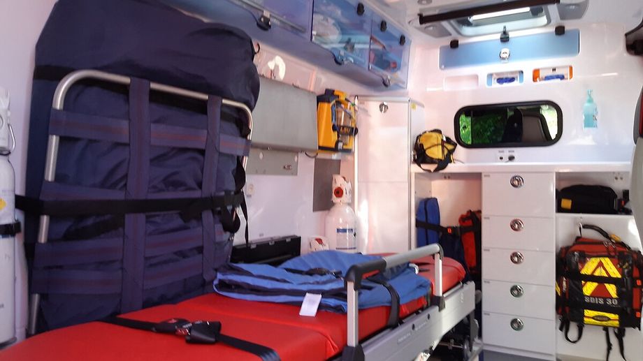 Une voiture prend feu � Vauvert, une victime avec des br�lures aux jambes