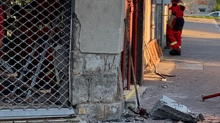 Fay-aux-Loges : une voiture percute un bâtiment, il menace de s'effondrer
