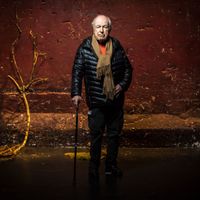 Peter Brook dans son théâtre des Bouffes du Nord, à Paris