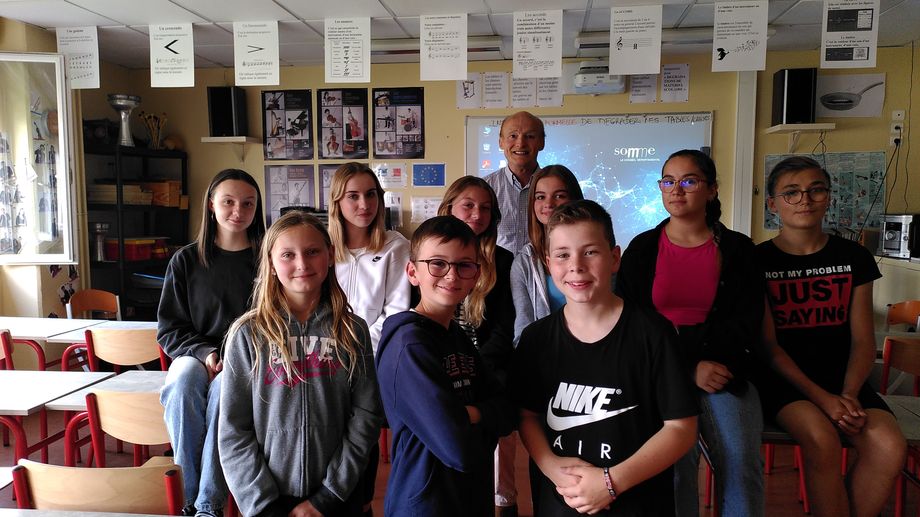 À Ailly-sur-Somme, des collégiens enregistrent un clip musical pour l'Ukraine