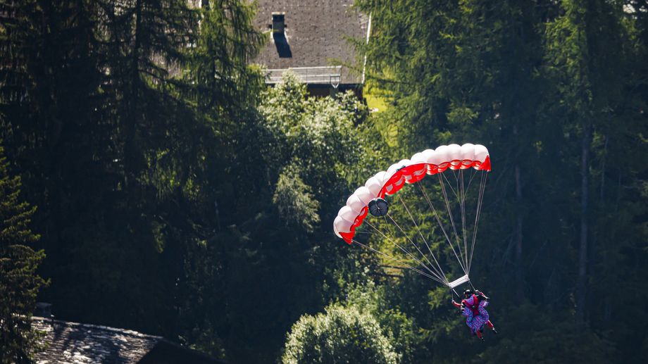 Corr�ze : deux pratiquants de base-jump rep�r�s sur l'A89