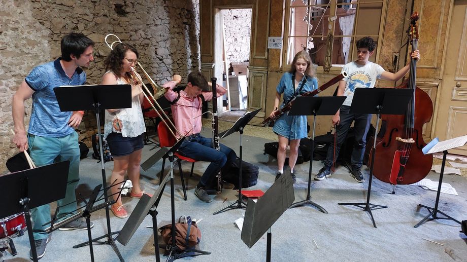 Derniers pr�paratifs avant les repr�sentations de l'op�ra Faust � Val-du-Maine