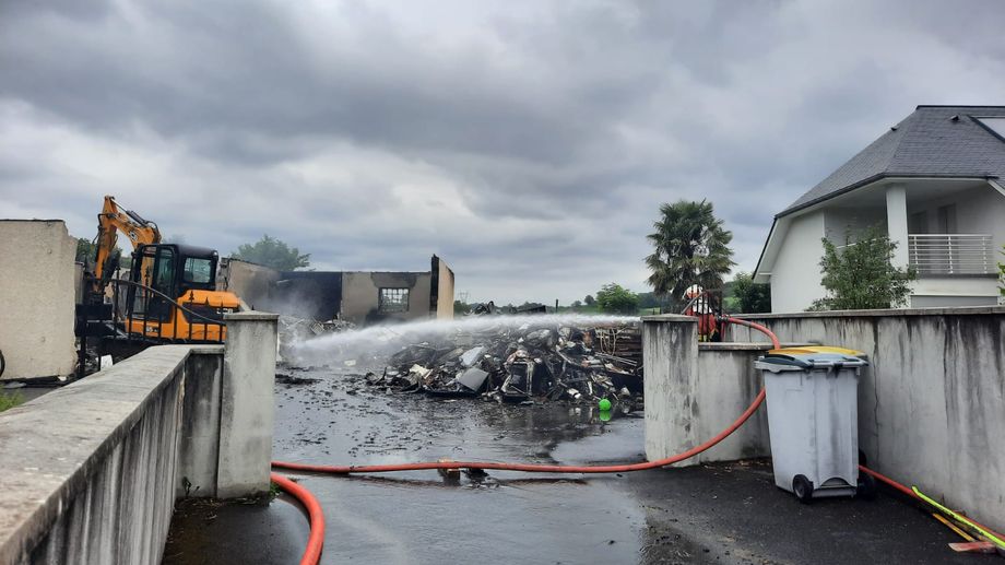 Asson : un quartier confin� apr�s l'incendie d'une maison contenant des feux d'artifice