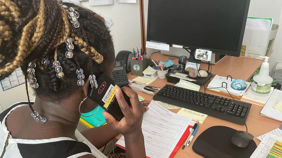 Face à la canicule en Limousin, les agents municipaux prennent des nouvelles des personnes âgées isolées