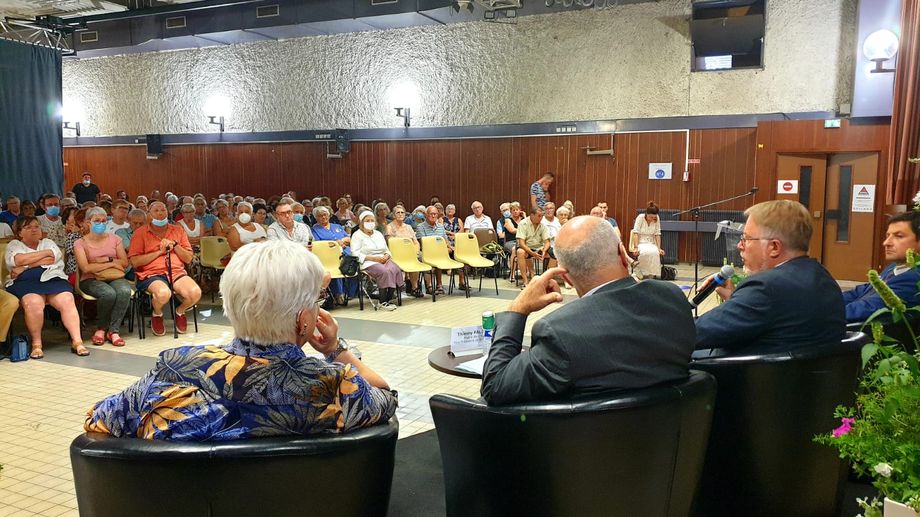 D�linquance � Chen�ve : le ras-le-bol des habitants s'exprime lors d'une r�union publique