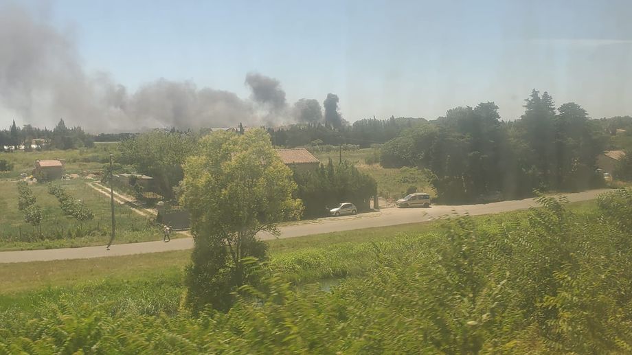Incendie à Beaucaire : circulation coupée route de Fourques