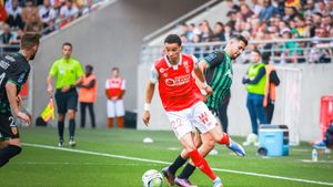 Football : le joueur de Reims Hugo Ekitiké arrive au Paris Saint-Germain
