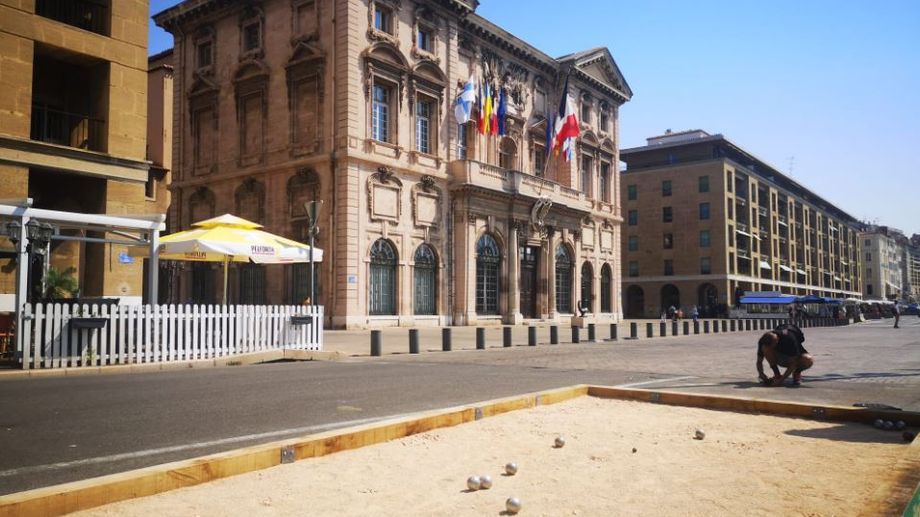 Un boulodrome s'installe sur le Vieux-Port � Marseille