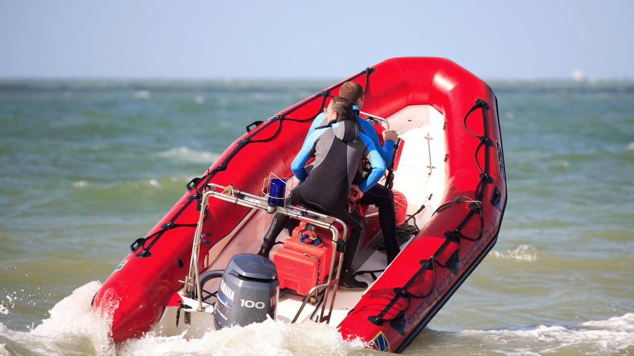 Les sauveteurs du Tr�port et de Cayeux-sur-Mer aident 48 exil�s en perdition au large de la Baie de Somme