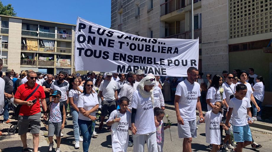 À Arles, plus de 2.000 personnes en hommage à Marwane, ce jeune homme de 15 ans tué par balle