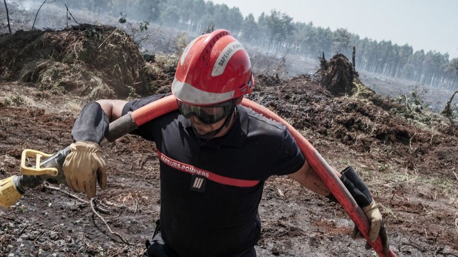VID�O - Incendies en Gironde : comment les pompiers tiennent le choc depuis dix jours