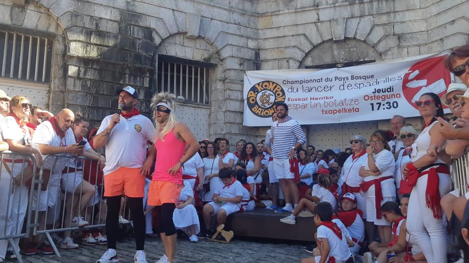 PHOTOS - F�tes de Bayonne : revivez le championnat du lancer d'espadrilles 2022