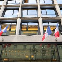 Le 101 rue de l'Université abrite une partie des bureaux de l'Assemblée