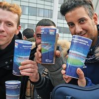 Gobelets réutilisables lors des évènements sportifs. Ici lors de l'inauguration du Stade lyonnais à Décines en 2016